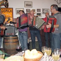 Število gostov na osmici ni omejeno.