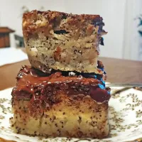 Veganska sladica s temno čokolado in makom, testo je iz 
moke in jabolk.