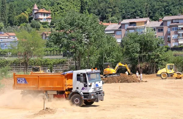   Gradbinci CPG Nova Gorica bodo delali   predvidoma do 
začetka   jeseni.