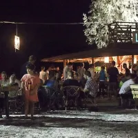Lakeness ob večerih obišče pisana druščina vseh generacij.
