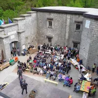 Trdnjava Kluže je ena od najbolj prepoznavnih, a premalo 
izkoriščenih točk. Z več kulturnimi dogodki in takimi, ki 
gradijo na dediščini prve vojne, jo želijo zdaj oživiti.