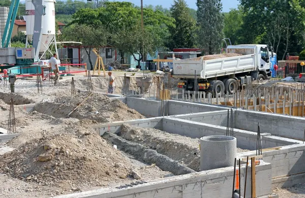 Novi vrtec bo imel  tri igralnice, jedilnico  in  večnamenski 
prostor. Stal bo približno 730.000 evrov.