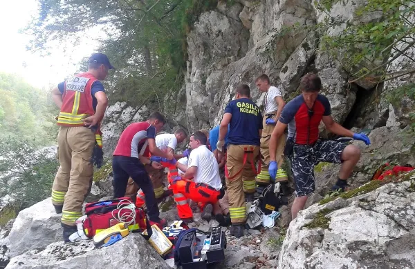 Spust po zahtevni progi pri Trnovem ob Soči se je za 
53-letnega Slovaka slabo končal. 