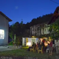 Poslednji muzej sodobne umetnosti je kakšen večer tudi 
kino. 
