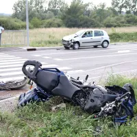 Ljubljanski motorist včeraj ni imel sreče v križišču za Šmihel 
pri Ajševici. 