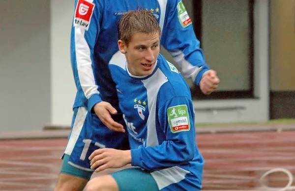 Miran Burgić (stoji) in Valter Birsa sta tvorila učinkovit 
napadalni dvojec Novogoričanov v sezoni 2005/06.