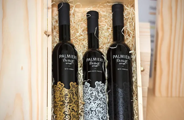 Rus bo za to steklenico vina odštel več kot pol milijona 
evrov.