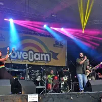 Zmagovalci Overjam Band natečaja so postali Acsel & the Reggae Rebel Band iz Italije. 