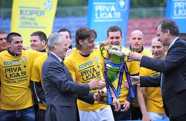 Miran Pavlin je maja 2010  prevzel pokal za naslov državnega 
prvaka. Imel je eno ključnih vlog pri osvojitvi naslova in ni 
izključeno, da se bo vrnil v Koper. 
