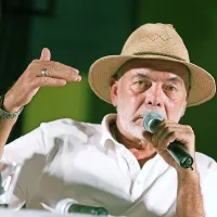 Anton Komat: “'Večja konkurenčnost'  je vojno 
hujskaštvo in sodi na mednarodno sodišče. 
Vztrajanje  pri tezi neomejene rasti, pri čemer 
vemo, da imamo  omejene vire, lahko vodi le v 
svetovno vojno za te vire.