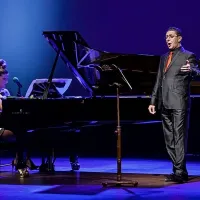 Natalija Šaver in tenorist Vladimir Čadež pogosto sodelujeta. Februarja sta v novogoriškem Kulturnem domu 
priredila valentinov koncert, ki sta ga z glasbo in petjem stkala kot  ljubezensko zgodbo. 