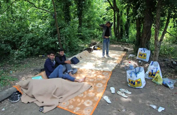 Pred dnevi so oblasti “počistile” zasilne tabore, ki so si jih 
begunci postavili na bregovih Soče. 