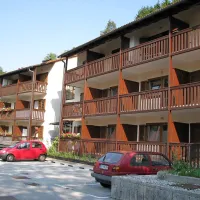 Večja stanovanja so že zasedena, za manjša pa  iščejo 
najemnike.  