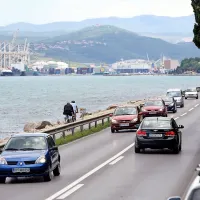 Do odprtja predora Markovec so policisti meritve hitrosti 
izvajali   predvsem ponoči, glede na zdajšnje  ugotovitve  pa 
bodo s takšnimi nadzori nadaljevali in jih opravljali tudi 
podnevi.
