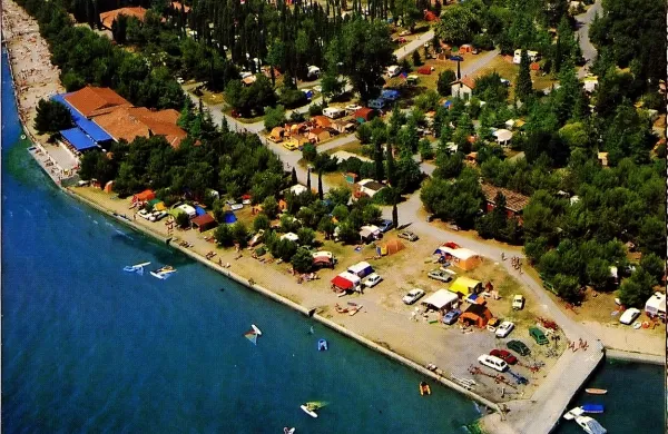 V 60. letih minulega stoletja še ni bila pokrita z muljem, pač pa s peskom.
