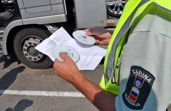 Delavci finančne uprave so v dobrem letu odkrili 170 zlorab 
tahografov. 