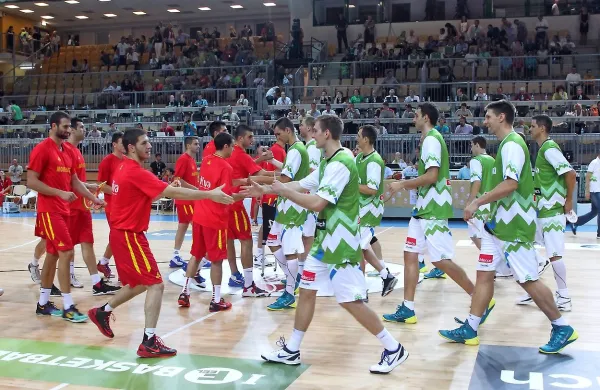 Slovenski košarkarji so leta 2013 v Bonifiki pomerili tudi s 
Črno goro.