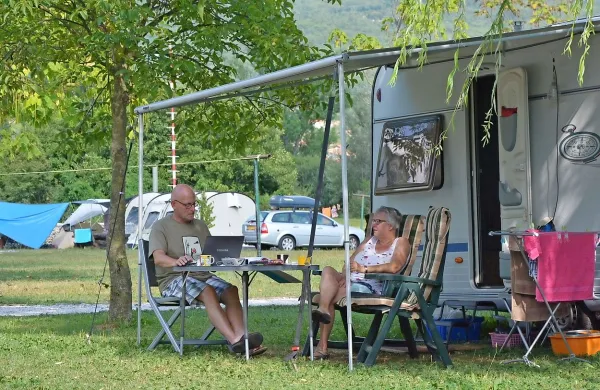 Tuji gostje cenijo udobje in gostoljubje v kampu Park Lijak. Po njihovih ocenah je bil kamp na 
spletni strani Zoover razglašen za najboljši slovenski kamp v letu 2015.
