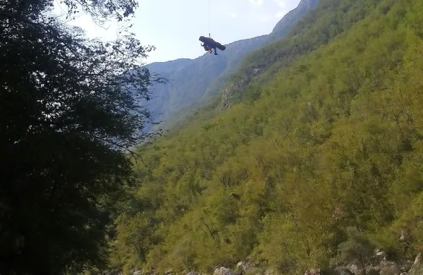 Helikopterska posadka je minuli teden odhitela na pomoč 
Slovaku, ki se je ponesrečil v reki Soči.