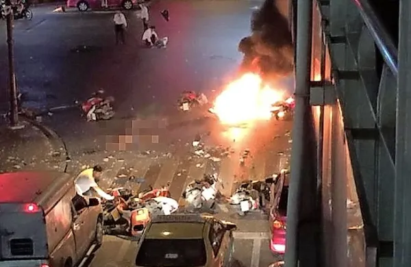 Ponedeljkov napad v središču Bangkoka, ki je terjal najmanj 
20 smrtnih žrtev, je bil skrbno načrtovan, v njem pa je 
sodelovalo več kot deset ljudi, ugotavljajo preiskovalci.