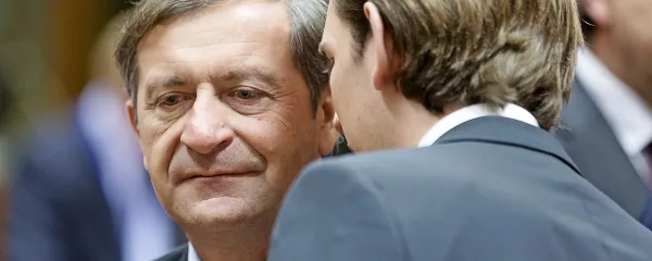 Grehi uradni&scaron;ke aristokracije