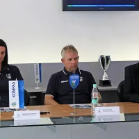 Včeraj so se pred mikrofoni vrstili odbojkarica Marina Cvetanovič, selektor deklet Bruno Najdič in predsednik OZS 
Metod Ropret.