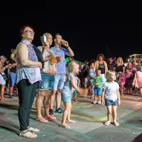 Mlajši so se zabavali na Velikem trgu, kjer sta v soboto 
nastopili skupini Sottomayor in Ana Pupedan. 