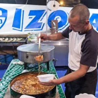 Na jedilniku so bili kalamari, sardele, škarpene, školjke in 
brodet.