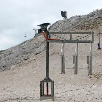 Če nisi kaskader, ostani v tovarni!