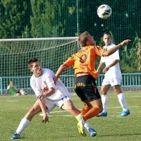 Ajdovci (v oranžnih dresih) so za uvod v prvenstvo pokazali 
več od izolskih gostiteljev.