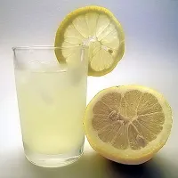 Limonada,  priporočljiv in zdrav vsakodnevni napitek. 