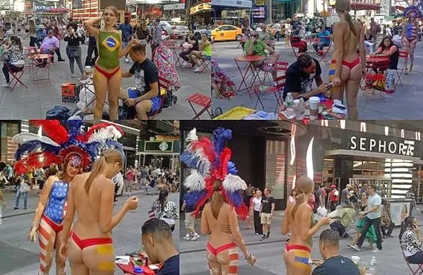 Dekleta s pobarvanimi telesi so se pojavila na Times Squaru 
pred leti in beseda je dala besedo, slišalo se je, da se da na ta 
način kar dobro zaslužiti in posel je stekel tako dobro, da jih 
je sedaj že skoraj preveč.
