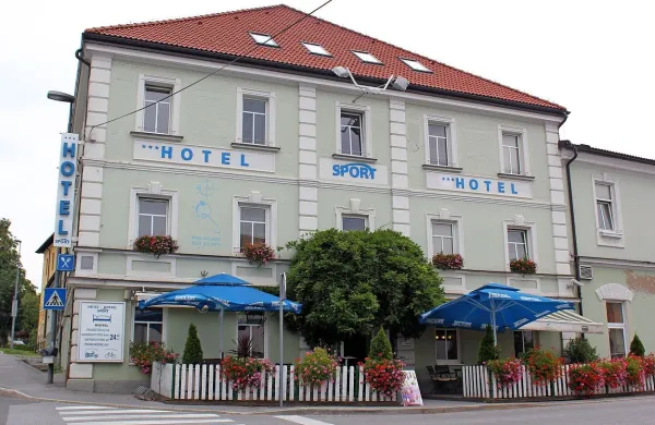 Naprodaj je tudi hotel Šport.