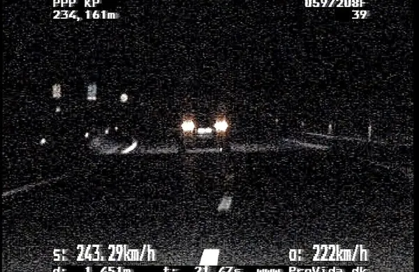 Domžalčan je z  audijem, kljub omejitvi 130 kilometrov na uro, 
vozil 243 kilometrov na uro in več.