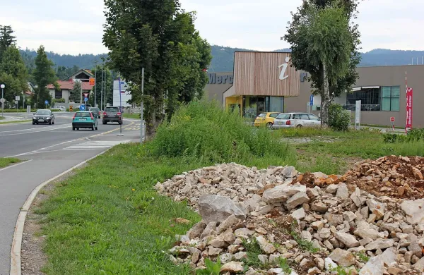 Postojnska občina namerava pri osrednjem turistično informacijskem centru v mestu urediti postajališče za avtodome.