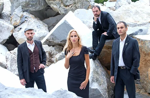 V petek bodo na Gradnikovi domačiji nastopili  Uršula Ramoveš in Fantje z Jazbecove grape. 