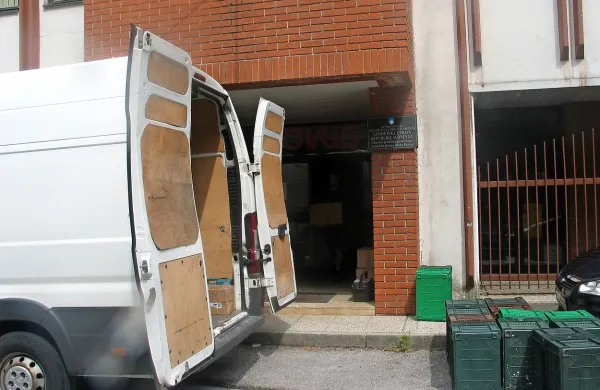 Iz bistriške geodetske pisarne so včeraj v postojnsko pisarno začeli seliti  arhive, ki naj bi 
med drugim zajemali tudi dragocene karte vse od časa Marije Terezije dalje.