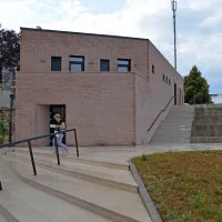 Center za starejše bo deloval v novi medgeneracijski stavbi  v 
centru Mirna,  v kateri naj bi  v bodoče našla prostor tudi 
mladina.    