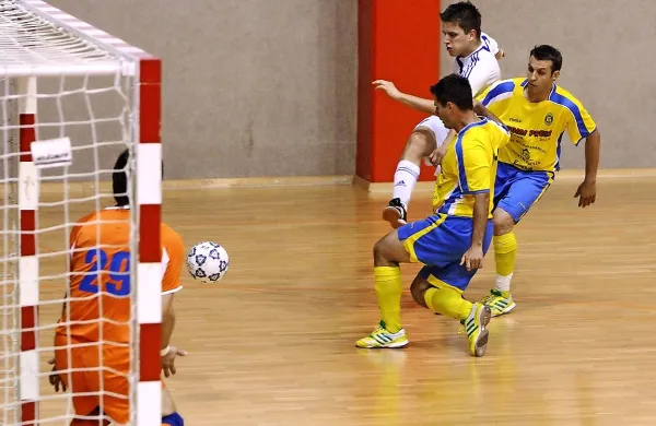 Najboljše slovenske futsal ekipe imajo do začetka novega 
prvenstva še slabe tri tedne za uigravanje.