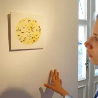Besedni utrinki Vlada Škafarja in akvareli Joni Zakonjšek na razstavi Krožne pesmi  