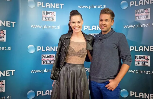 Ula Furlan, po novem bo vodila modno rubriko na Planet TV, 
in Nejc Simčič, prvi mož družabne kronike. 