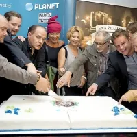 Brez torte tudi tokrat ni šlo, a igralska ekipa jo je nekaj pustila  
za oboževalce serije.