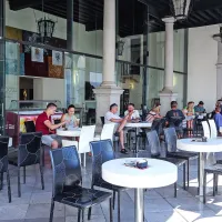 Kaže, da bo tudi v prihodnje najemnik kavarne Loggia gostinec Jože Hribar, ki  z lokalom 
upravlja zadnji dve leti.