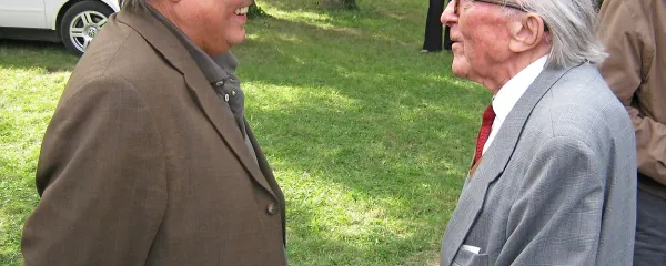 Pisatelja Boris Pahor (levo) in Drago Jančar na Dragi pred 
petimi leti 