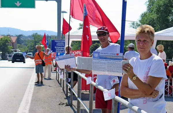 Vstopate na ozemlje Svobodnega tržaškega ozemlja, so konec tedna  opozarjali 
aktivisti gibanja Svobodni Trst.