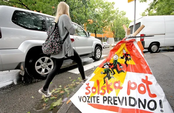 Policisti poudarjajo, da najkrajša pot v šole ni vedno tudi 
najvarnejša. 