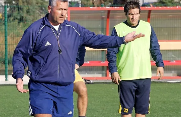 Nedžad Okčić (levo) na fotografiji iz jeseni leta 2008, ko je 
prvič prevzel vodenje koprske članske ekipe.