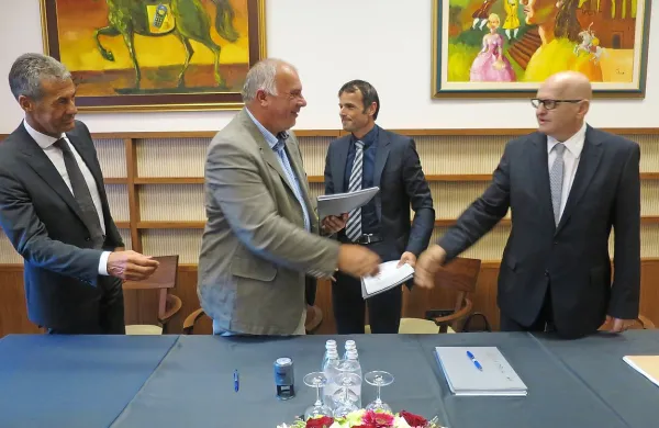 Podpisnika pogodbe Bojan Sever in Rok Vodnik sta  skupaj s 
Stojanom Petričem in Marjanom Eberlincem prepričana, da 
bo plin ena največjih pridobitev za občino. 