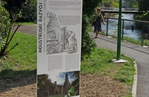 Nove table prinašajo zanimive opise in  podobe iz bogate 
zgodovine mesta. 