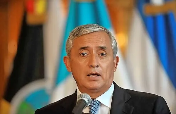 V Gvatemali so izdali zaporni nalog za predsednika države 
Otta Pereza, ki je obtožen upravljanja večmilijonske korupcijske sheme, ki je podjetjem s podkupovanjem skorumpiranih uradnikov omogočala nižanje carinskih dajatev.